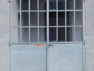© Standard/deluxe