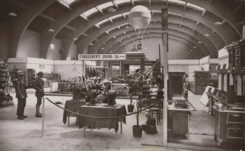 © André Kern, Vues intérieures des halles du Comptoir suisse, photographie, 1926, coll. Musée Historique Lausanne, © Atelier de numérisation ville de Lausanne, Sarah Baehler