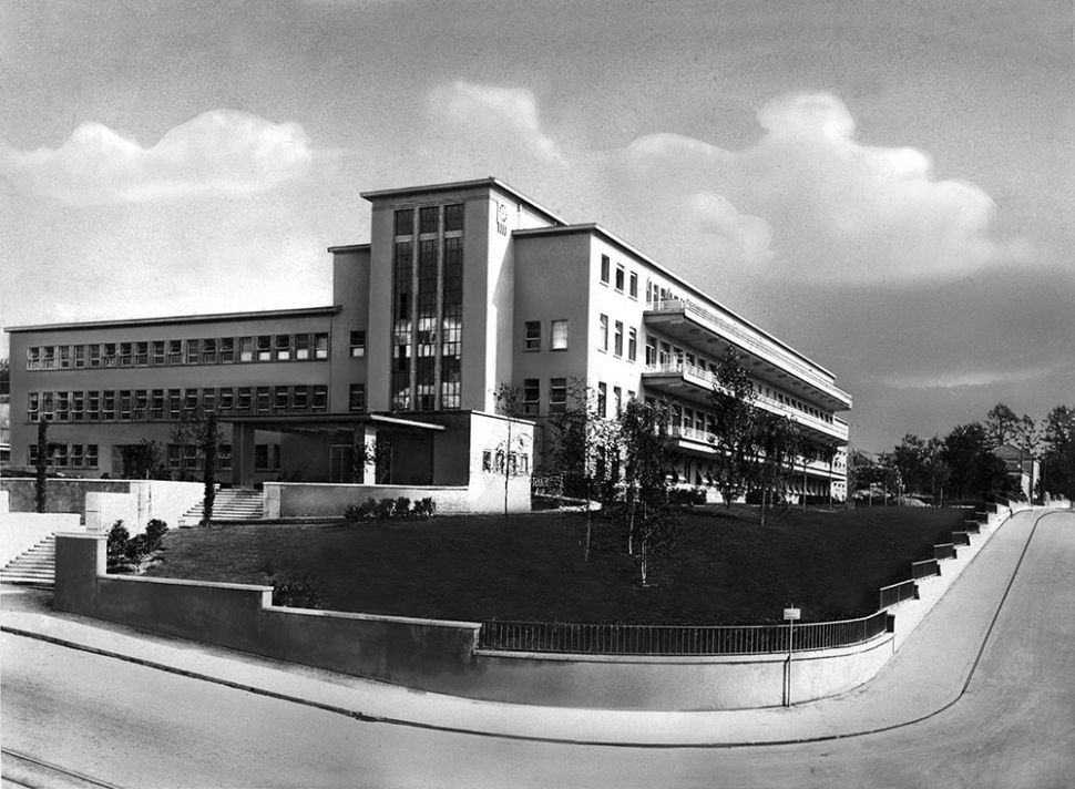 © Robert-Edouard Chapallaz, Vue de l’Hôpital Nestlé sur l’avenue de la Sallaz, photographie, 1935, Coll. Musée Historique Lausanne, tous droits réservés. Crédits : Atelier de numérisation Ville de Lausanne