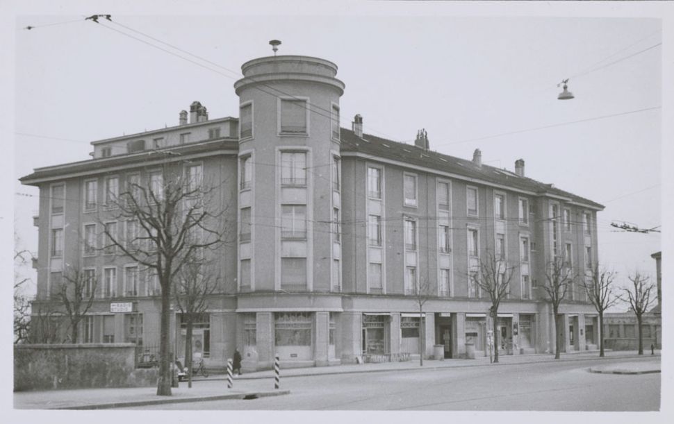 &copy; Anonyme, vue sur le poste de police de la Sallaz à l’avenue du Temple 65, photographie, vers 1945, coll. Musée Historique Lausanne, tous droits réservés