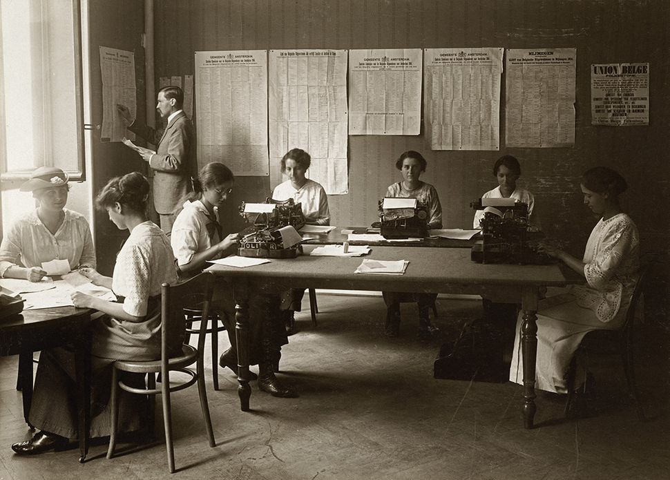 Bureau International Feministe De Renseignement En Faveur Des Victimes De La Guerre Bureau International Feministe De Renseignement En Faveur Des Victimes De La Guerre