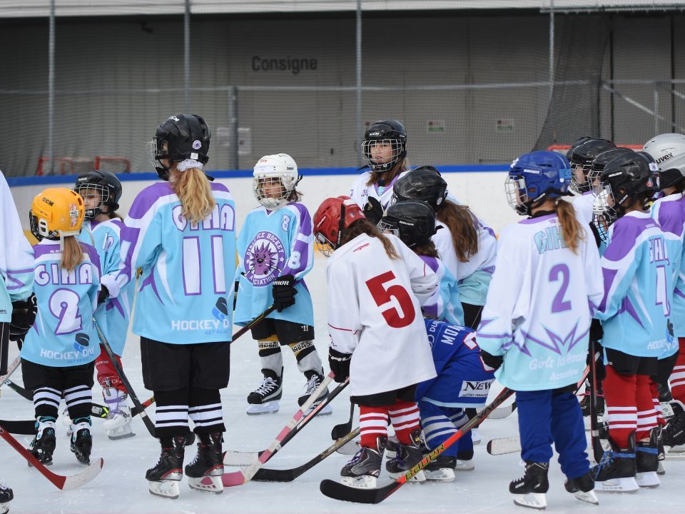 © Girls Ice Hockey School