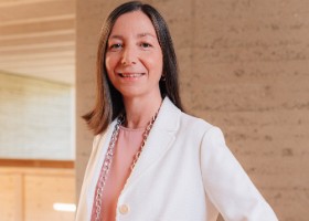 Municipalité 2026-2031 Photos officielles de la Municipalité 2026-2031, réalisées à la Maison de la Louve dans le quartier des Plaines-du-Loup, le 13 août 2026. Ici: Natacha...
