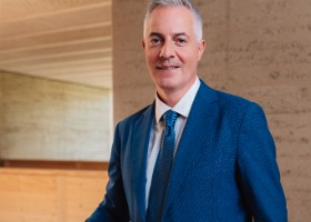 Municipalité 2026-2031 Photos officielles de la Municipalité 2026-2031, réalisées à la Maison de la Louve dans le quartier des Plaines-du-Loup, le 13 août 2026. Ici: Pierre-Antoine...