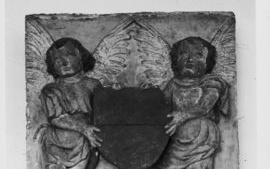 1523_pierre_scupltee_armoiries_anges_mhl Pierre sculptée aux armes de Lausanne avec deux anges. Pierre datant de 1523 et provenant sans doute de l'hôpital St-Roch à Lausanne.