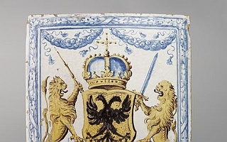 1675_catelle_poele_armoiries_mhl Grande catelle de corps. Décor peint polychrome: armes de la Ville de Lausanne, «ville impériale», tenues par deux lions brandissant sceptre et épée, surmontées…