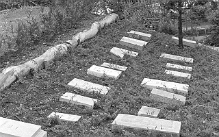 9_pierres_tombales_du_cimetiere_des_chiens_du_beau_rivage_palace Pierres tombales du cimetière des chiens du Beau Rivage Palace, Ouchy.