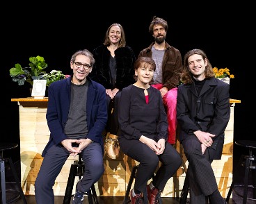 WEB_31A7506 Marc Agron (auteur lauréat), Hélène Jacobé (au 2e rang, autrice), Catherine Lovey (autrice), Lorrain Voisard (au 2e rang, auteur), Bastien Hauser (auteur).
