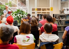 blok_10 À la Bibliothèque Chauderon en 2014, avec Julien Burri, lecture et musique au programme.