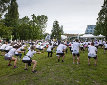 Maison Olympique inauguration Echauffement de rigueur et dans la bonne humeur avant le départ de la course pédestre «Lausanne Capital Olympique» longue de 5 kilomètres.