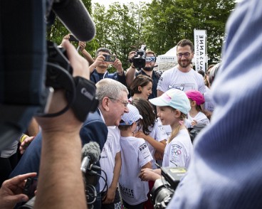 Maison Olympique inauguration Les sportifs en général et les enfants en particulier ont réservé à Thomas Bach un accueil digne de son statut de président du CIO.