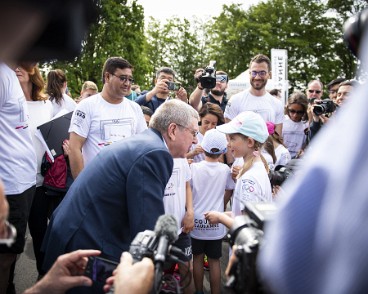 Maison Olympique inauguration Les sportifs en général et les enfants en particulier ont réservé à Thomas Bach un accueil digne de son statut de président du CIO.