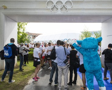 Maison Olympique inauguration L'heure du départ de la coure approche.