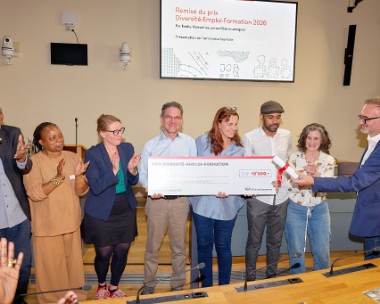 4_Prix DEF_00516 Sinclair Bendo et Perpétue Nshimirimana (CLI), Émilie Moeschler (conseillère municipale), Stéphane et Nathalie Porchet (propriétaires et gérants de La Riviera)...