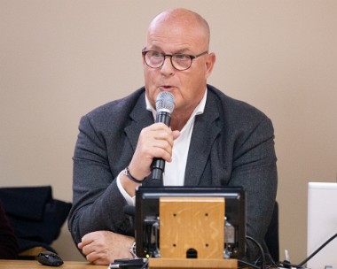 11_Semaine d'action contre le racisme-24 Conférence et ateliers – Monde du travail et racisme : quelles solutions ? Intervention de M. Alain Guttmann, président du Groupe Bobst et administrateur...