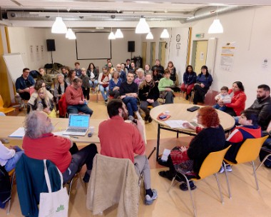 18.Table ronde_Place Arlo 2_18 Table ronde, témoignages, performance - Un malentendu : des nomades dans nos rues Par l’Association Opre Rrom