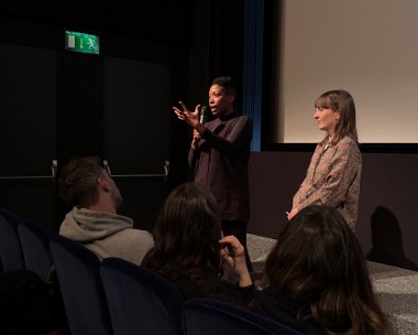 20-IMG_9115 2 Conférence et film - Rencontre avec Amandine Gay : Vivre, libre et Sisters in Struggle Amandine Gay, autrice et réalisatrice, et Faye Corthésy, coresponsable du...