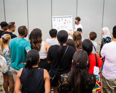 BLI Lausanne, le 19 juillet 2023. Cours de français à Vidy par le Bureau lausannois pour les immigrés (BLI). Photo: Sébastien Anex