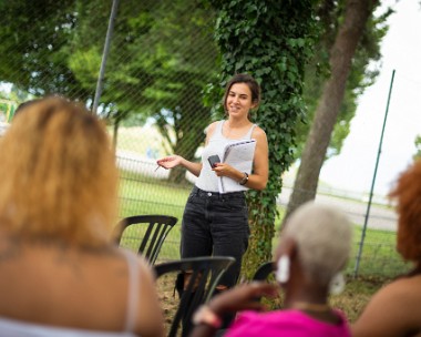 BLI Lausanne, le 19 juillet 2023. Cours de français à Vidy par le Bureau lausannois pour les immigrés (BLI). Photo: Sébastien Anex