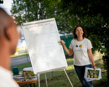 Cours de français à Vidy plage Lausanne, le 29 juillet 2025. Cours de français à Vidy-plage organisé par le BLI.