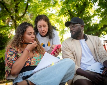 Cours de français à Vidy plage Lausanne, le 29 juillet 2025. Cours de français à Vidy-plage organisé par le BLI.