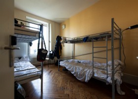 Abri L'Etape Lausanne COVID 19 L'Abri-L'Etape offre à toute personne sans possibilité de logement une solution provisoire et temporaire d'hébergement. Sont mis à disposition des usagers des...