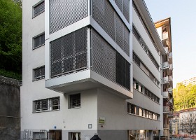 La Marmotte, Lausanne La Marmotte est une des structures d’accueil de nuit de la Ville de Lausanne. Elle est située à la rue du Vallon 17, 1005 Lausanne. Elle est gérée par l'Armée...
