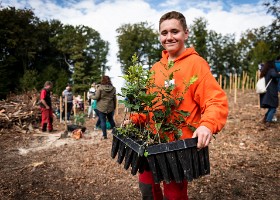 Un arbre, un enfant, édtion 2018 Un arbre, un enfant, édition 2018. Les parents des enfants nés à Lausanne en 2017 ont planté 1637 arbres le 6 octobre 2018 sur cette parcelle.