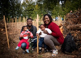 Un arbre, un enfant, édtion 2018 Un arbre, un enfant, édition 2018. Les parents des enfants nés à Lausanne en 2017 ont planté 1637 arbres le 6 octobre 2018 sur cette parcelle.