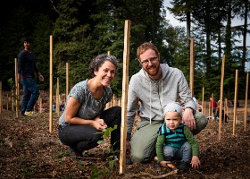 Un arbre, un enfant, édtion 2018 Un arbre, un enfant, édition 2018. Les parents des enfants nés à Lausanne en 2017 ont planté 1637 arbres le 6 octobre 2018 sur cette parcelle.