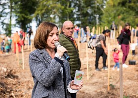 Un arbre, un enfant, édtion 2018 Un arbre, un enfant, édition 2018. Les parents des enfants nés à Lausanne en 2017 ont planté 1637 arbres le 6 octobre 2018 sur cette parcelle.