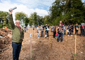 Un arbre, un enfant, édtion 2018 Un arbre, un enfant, édition 2018. Les parents des enfants nés à Lausanne en 2017 ont planté 1637 arbres le 6 octobre 2018 sur cette parcelle.
