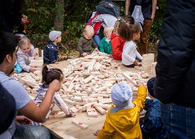 Un arbre, un enfant, édtion 2018 Un arbre, un enfant, édition 2018. Les parents des enfants nés à Lausanne en 2017 ont planté 1637 arbres le 6 octobre 2018 sur cette parcelle.