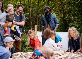 Un arbre, un enfant, édtion 2018 Un arbre, un enfant, édition 2018. Les parents des enfants nés à Lausanne en 2017 ont planté 1637 arbres le 6 octobre 2018 sur cette parcelle.