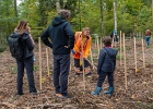 Un arbre, un enfant: édition 2025 au Chalet-à-Gobet  © VDL : 1 arbre 1 enfant, 1a1e, 1arbre1enfant, LEA, SPADOM, arbre, arbuste, bois, bucheron, bûcheron, chalet-à-gobet, enfant, famille, forêt, jorat, nature, plantage, planter, un arbre un enfant