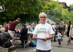 Fête des Voisins 2019 La Fêtes des voisins 2019 a réuni plus de 350 fêtes à Lausanne ! Ils étaient environ 10'000 voisins et voisines à y prendre part comme ici Bernard.