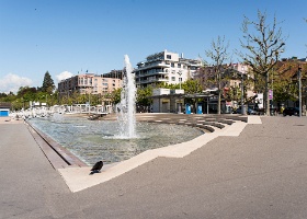 Bassin de la Navigation Bassin de la Navigation. Inauguration le 5 mai 1995. Patrick Chiché du bureau Synthèse D + C et collaborateurs, conception. Place de la Navigation, Ouchy,...