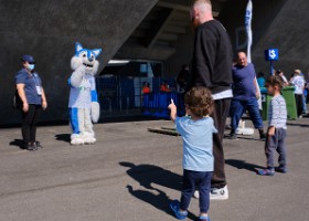 inauguration_stade_Tuiliere__0031 Le public a été au rendez-vous de ce match d’inauguration FC Lausanne-Sport contre le FC Sion. Le stade était plein avec 12'150 spectatrices et spectateurs et...