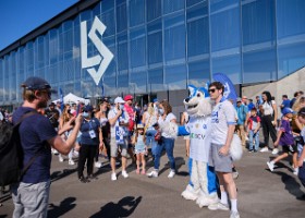 inauguration_stade_Tuiliere__0232 Le public a été au rendez-vous de ce match d’inauguration FC Lausanne-Sport contre le FC Sion. Le stade était plein avec 12'150 spectatrices et spectateurs et...