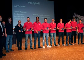 volleyball L'équipe de Volleyball du LUC reçoit le trophée du Mérite Sportif par équipe