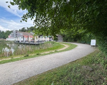 AubSauv_chantier_01 Le chantier de la future Auberge de Sauvabelin s’est ouvert le 18 mai 2026 aux abords de l’étang. Les travaux débutent par le démontage des éléments qui seront...