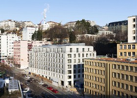 000_Vueexterieure Vue du bâtiment à vocation sociale Saint-Martin 10-18 depuis le pont Bessières. Janvier 2021.