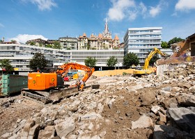 Démolition de l'Esapce Saint-Martin Travaux de démolition, de terrassement du terrain et de soutènement: une phase préparatoire pour permettre la nouvelle construction.