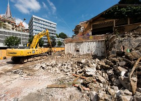 Démolition de l'Esapce Saint-Martin Travaux de démolition, de terrassement du terrain et de soutènement: une phase préparatoire pour permettre la nouvelle construction.