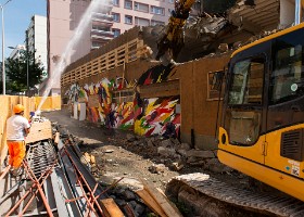 Démolition de l'Esapce Saint-Martin Travaux de démolition, de terrassement du terrain et de soutènement: une phase préparatoire pour permettre la nouvelle construction.