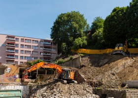 Démolition de l'Esapce Saint-Martin Travaux de démolition, de terrassement du terrain et de soutènement: une phase préparatoire pour permettre la nouvelle construction.